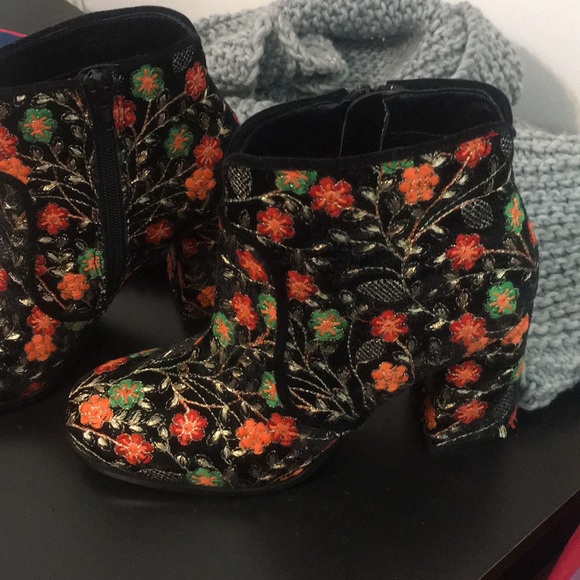 Fergie Women’s Tesla Ankle Bootie - Picture 3 of 3